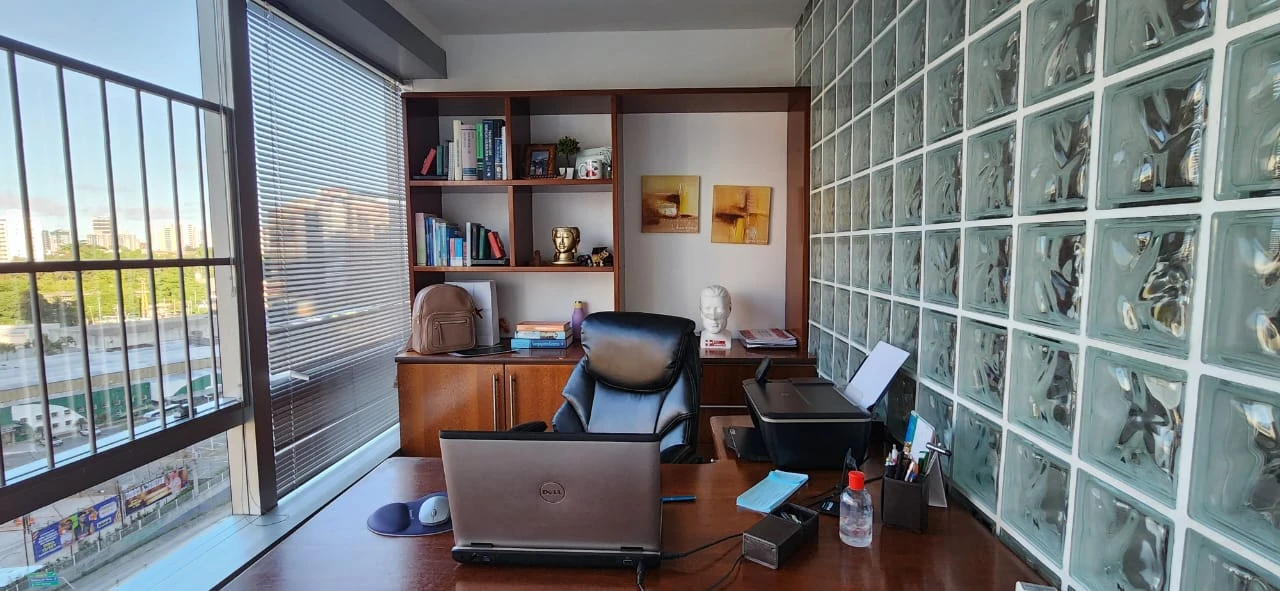 Consultório da Plurimed com vista para a cidade de Salvador